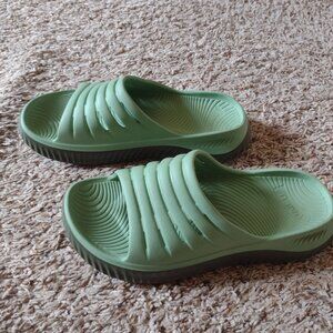 NEW women's 10 sandals - Kualu - Bundle and save!